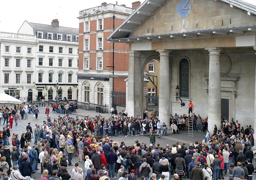 zanzibar spectacle de rue echelle de 3m street show london covent garden